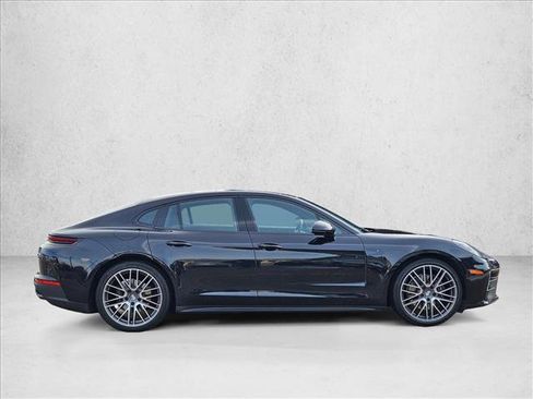 Used 2024 Porsche Panamera image 4