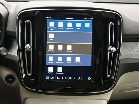 Used 2024 Volvo XC40 B5 Ultimate w/ Protection Package Premier image 19