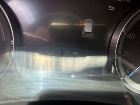 Used 2024 Toyota Highlander XLE image 10