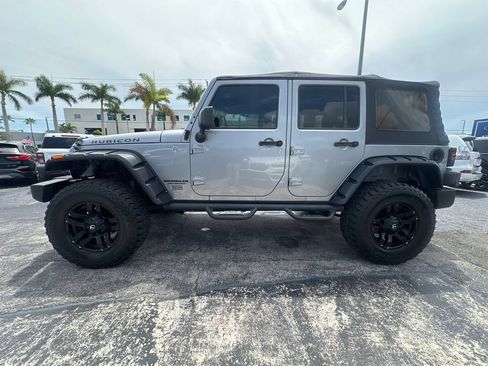 Used 2015 Jeep Wrangler Unlimited Rubicon w/ Connectivity Group AWD/4WD image 8