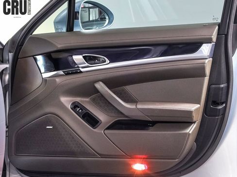 Used 2014 Porsche Panamera 4 image 19
