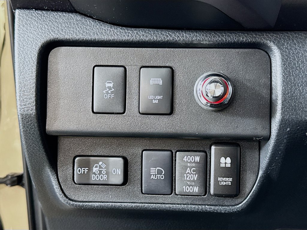 Used 2020 Toyota Tacoma TRD Off-Road w/ Technology Package AWD/4WD image 18
