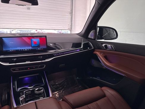 Used 2024 BMW X7 M60i w/ Executive Package image 40