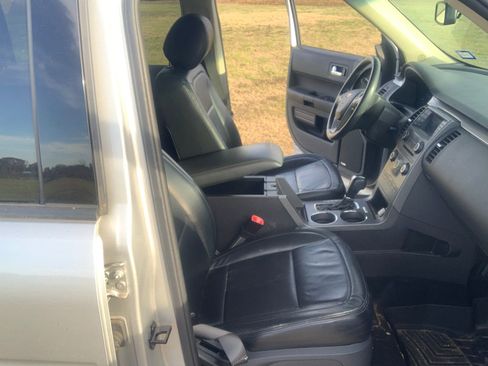 Used 2019 Ford Flex SE image 11