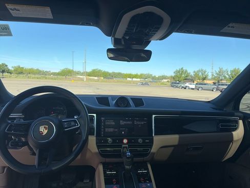 Used 2025 Porsche Macan AWD/4WD image 15