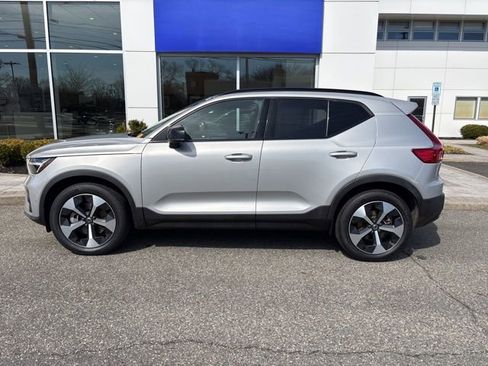 Used 2025 Volvo XC40 B5 Plus image 2