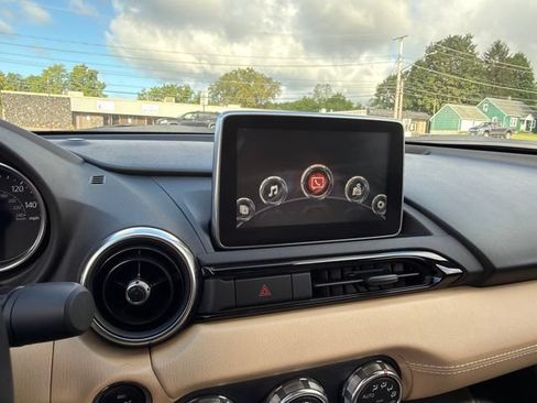 Used 2016 MAZDA MX-5 Miata Grand Touring RWD image 9