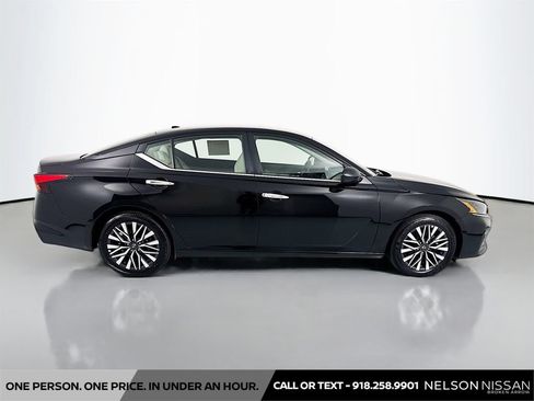 Certified 2025 Nissan Altima 2.5 SV FWD image 4