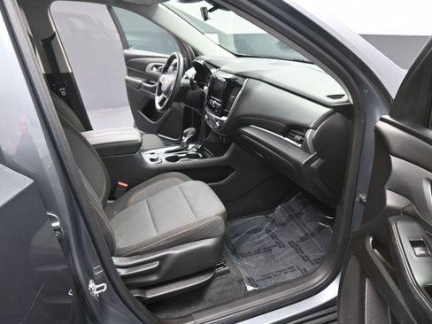 Used 2021 Chevrolet Traverse LS image 19