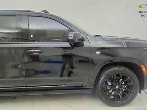 Used 2025 Cadillac Escalade Sport w/ Touring Package AWD/4WD image 8