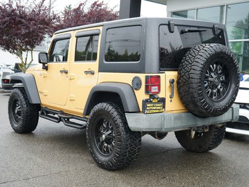 Used 2013 Jeep Wrangler Unlimited Sahara w/ Connectivity Group AWD/4WD image 3