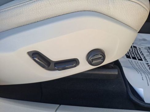 Used 2021 Volvo XC60 T6 Momentum image 34