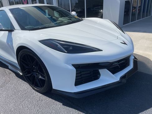 Used 2024 Chevrolet Corvette Z06 RWD image 9