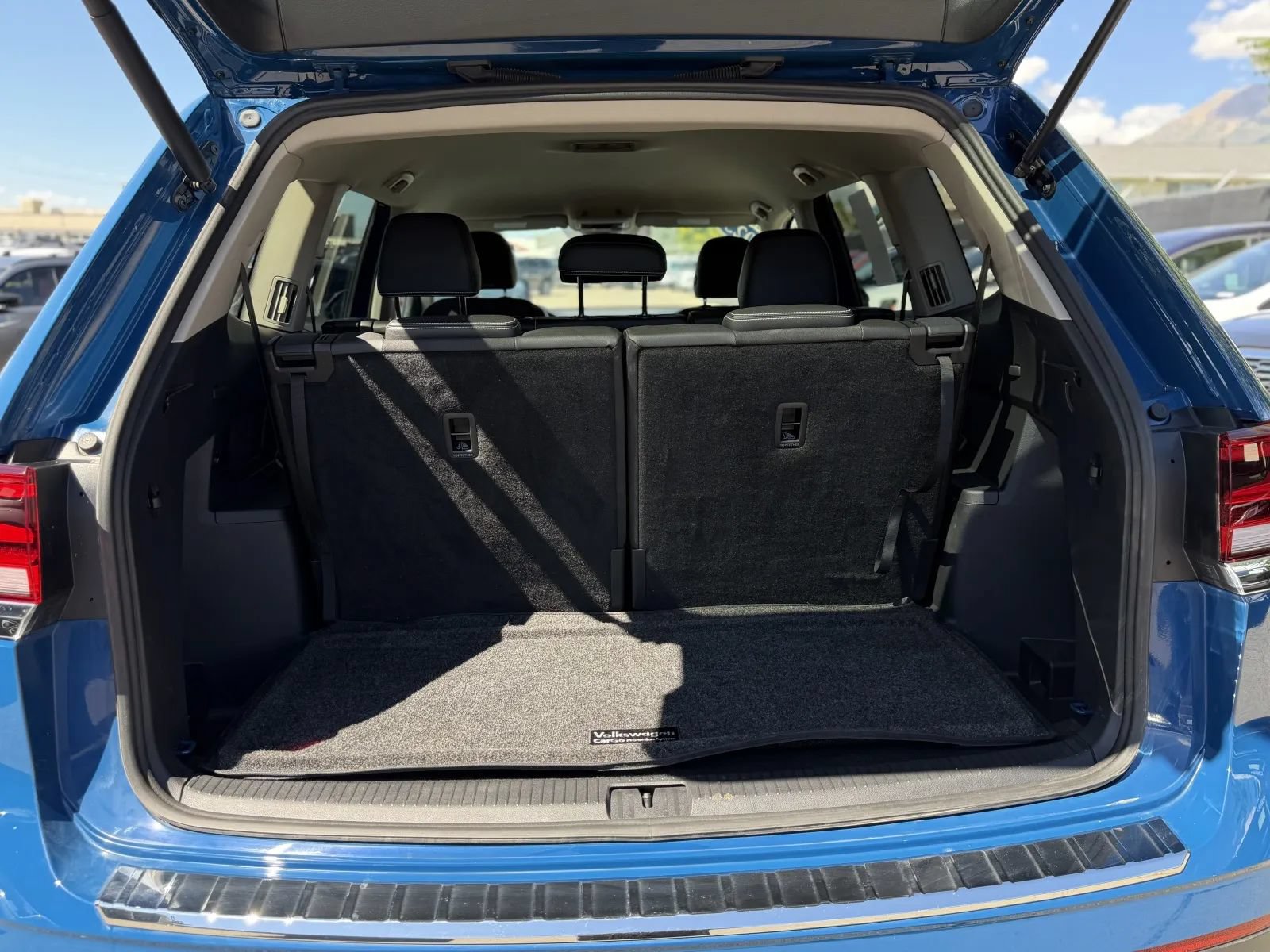 Used 2025 Volkswagen Atlas SE FWD image 17