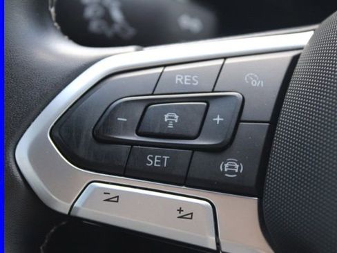 Used 2023 Volkswagen Atlas Cross Sport SE image 30