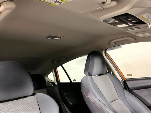 Used 2019 Subaru Crosstrek 2.0i Premium w/ Eyesight System image 12