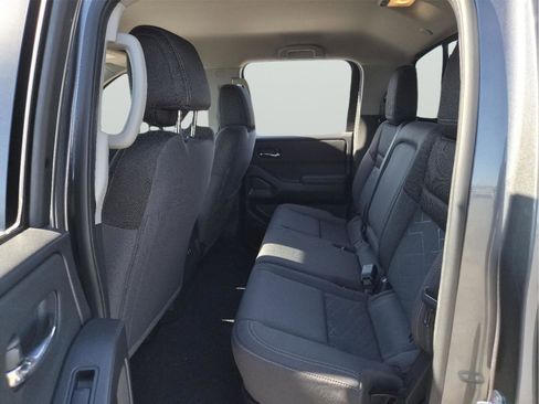 Used 2025 Nissan Frontier SV image 13