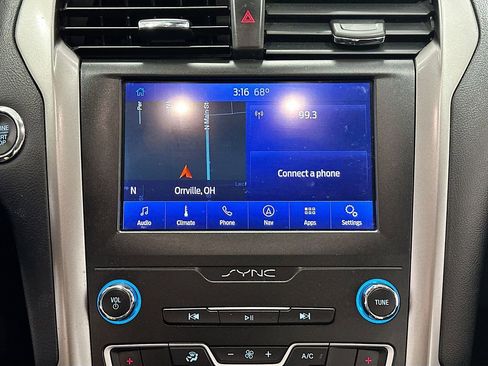 Used 2020 Ford Fusion SE FWD image 16