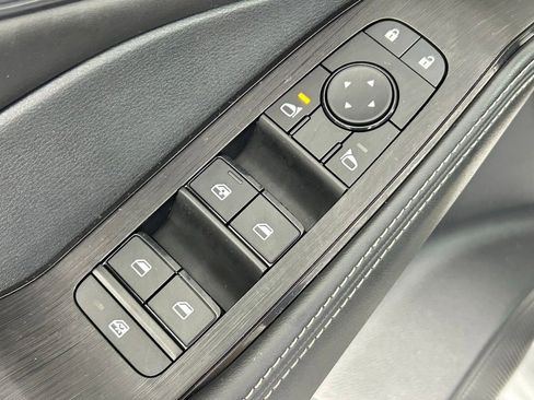 Used 2022 Nissan Rogue SV w/ SV Premium Package image 34