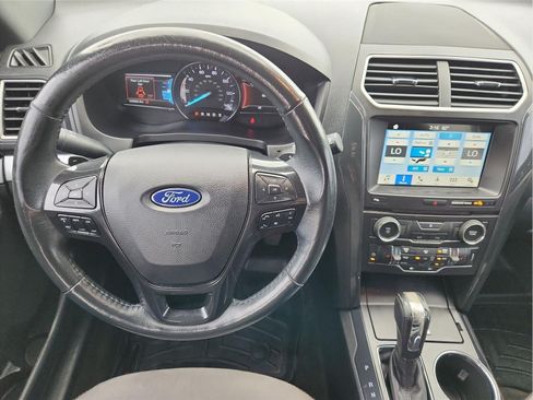 Used 2017 Ford Explorer XLT w/ Equipment Group 202A FWD image 11