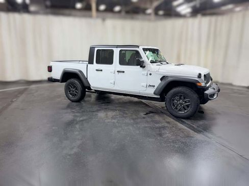 New 2026 Jeep Gladiator Sport image 15