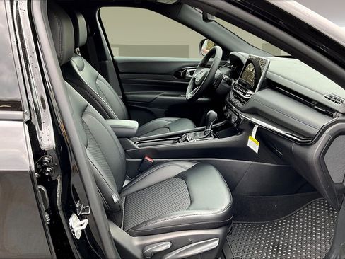 New 2026 Jeep Compass Latitude image 26