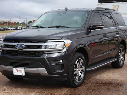 Used 2022 Ford Expedition XLT RWD image 4