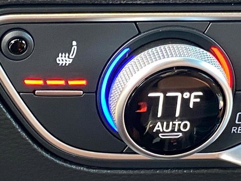 Used 2023 Audi Q5 2.0T Premium w/ Convenience Package image 12