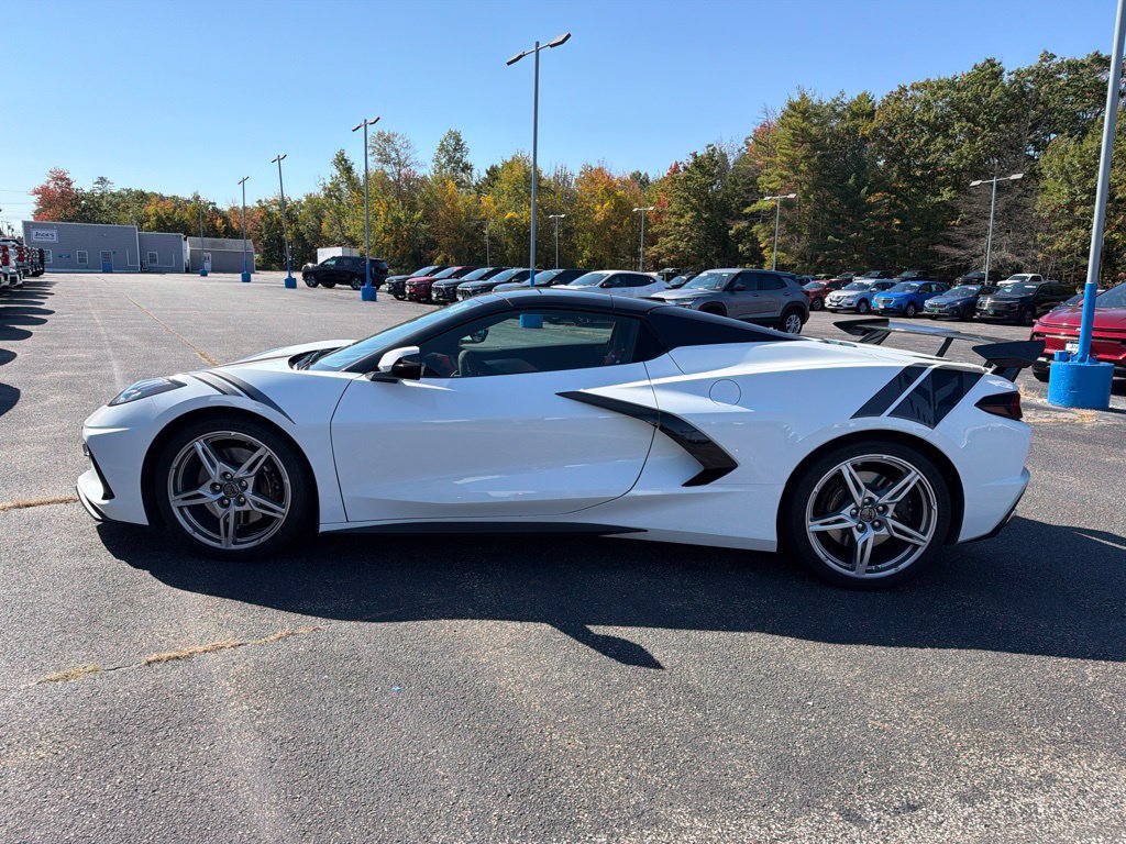 Used 2022 Chevrolet Corvette Stingray Premium Conv w/ Z51 Performance Package RWD image 3