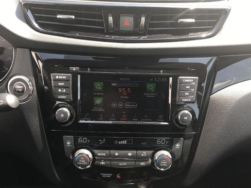 Used 2022 Nissan Rogue Sport SL AWD/4WD image 11