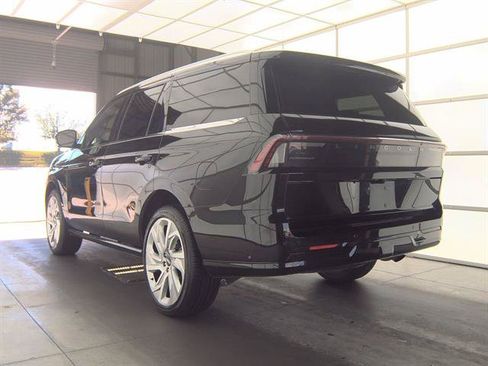 Used 2025 Lincoln Navigator Black Label AWD/4WD image 4