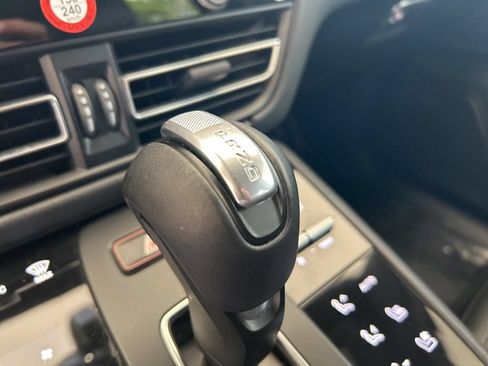 Used 2022 Porsche Macan AWD/4WD image 8