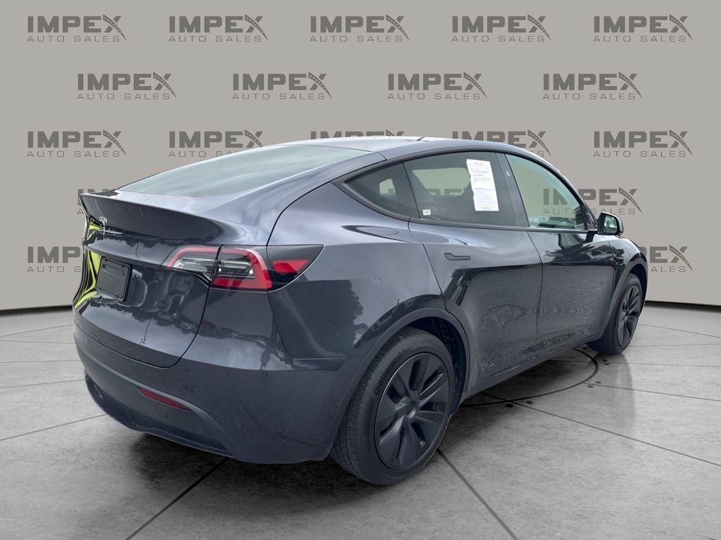 Used 2024 Tesla Model Y Long Range RWD image 5