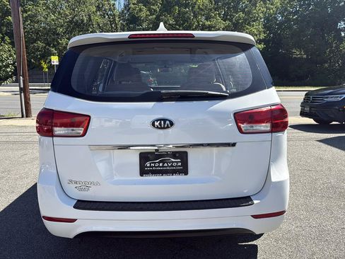 Used 2018 Kia Sedona L FWD image 5