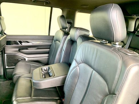 Used 2022 Jeep Wagoneer Series II AWD/4WD image 21