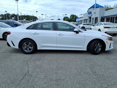 Used 2021 Kia K5 LXS FWD image 3