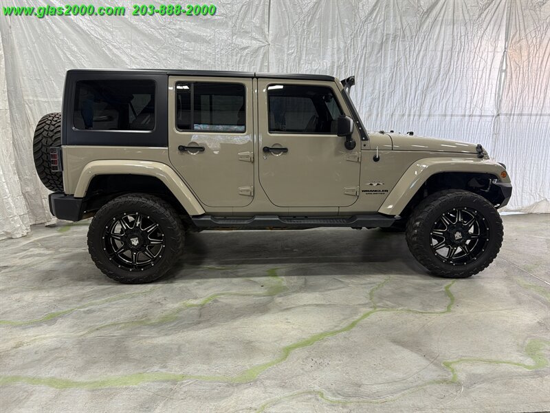 Used 2017 Jeep Wrangler Unlimited Sahara AWD/4WD image 14