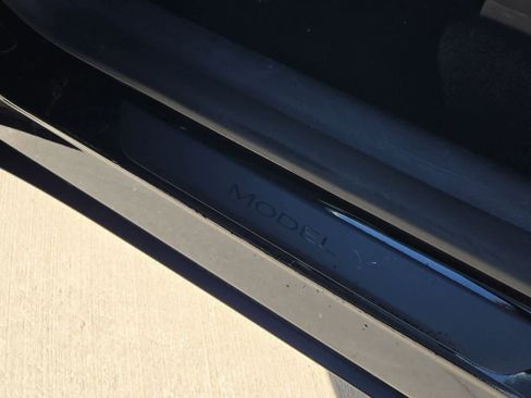 Used 2021 Tesla Model Y Performance image 11