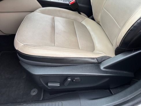 Used 2020 Ford Escape Titanium image 13