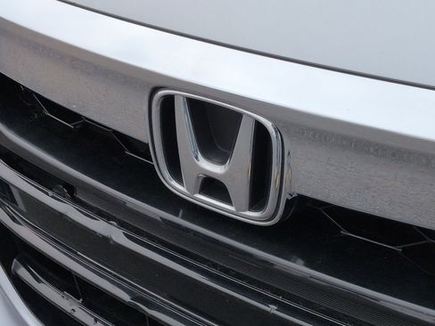 Used 2019 Honda Accord EX image 31