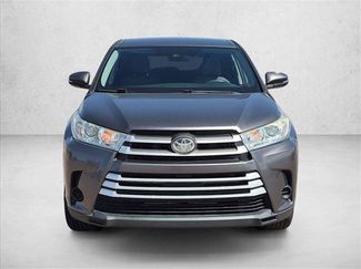 Used 2019 Toyota Highlander LE FWD video 2