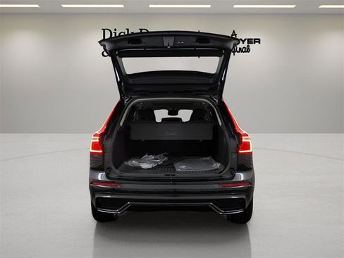 Certified 2024 Volvo XC60 B5 Plus w/ Climate Package image 30