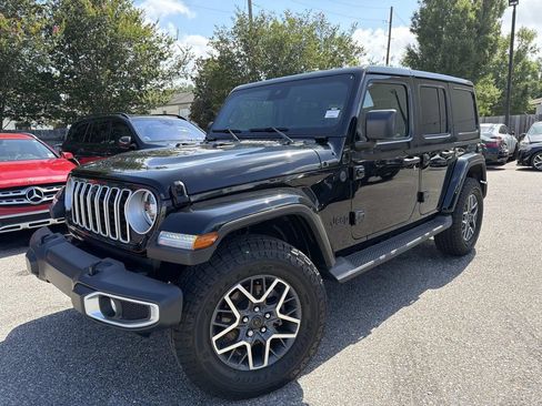 Used 2025 Jeep Wrangler Unlimited Sahara w/ Safety Group AWD/4WD image 3