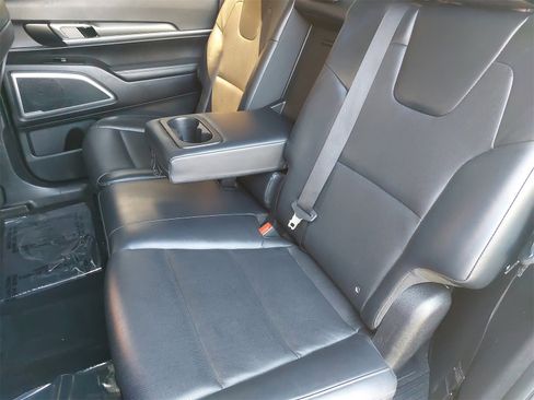 Certified 2022 Kia Telluride LX image 15