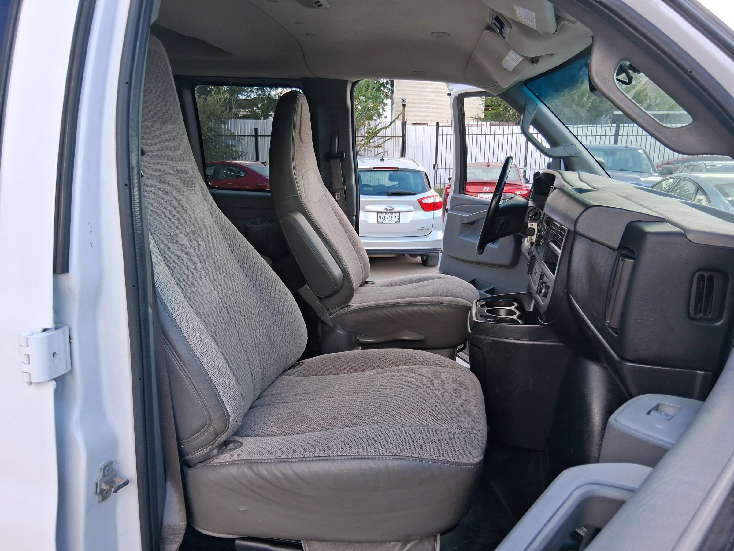 Used 2017 Chevrolet Express 2500 LS RWD image 32