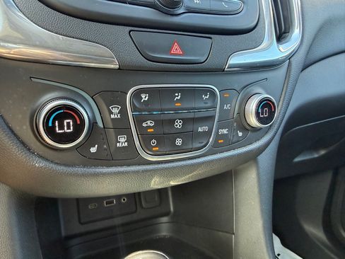 Used 2019 Chevrolet Equinox LT w/ Driver Convenience Package FWD image 20