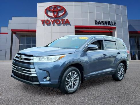 Certified 2019 Toyota Highlander XLE AWD/4WD image 1