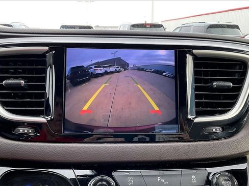 Used 2020 Chrysler Pacifica Touring-L w/ Premium Audio Group image 20