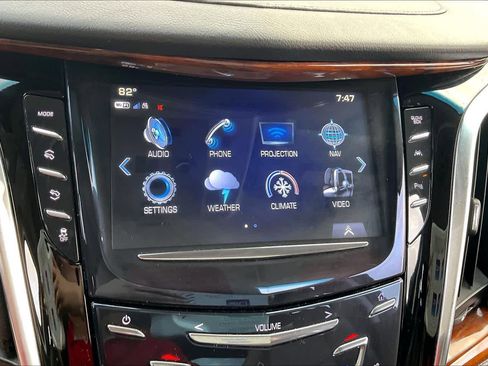Used 2017 Cadillac Escalade Premium Luxury RWD image 30