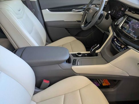 Used 2022 Cadillac XT6 Premium Luxury FWD image 25